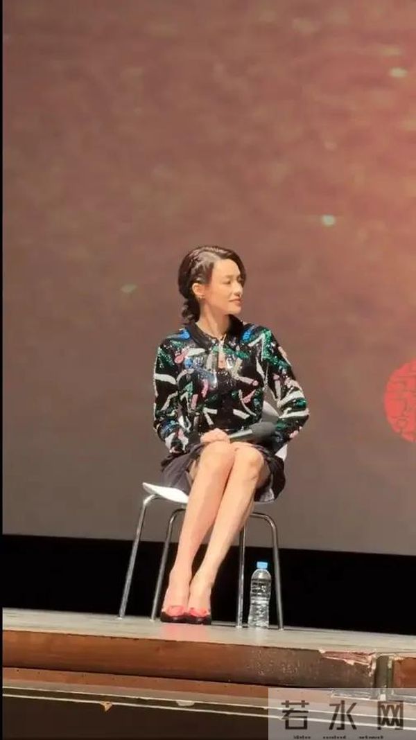 有网友说舒淇也扛不住的丑衣服出现了