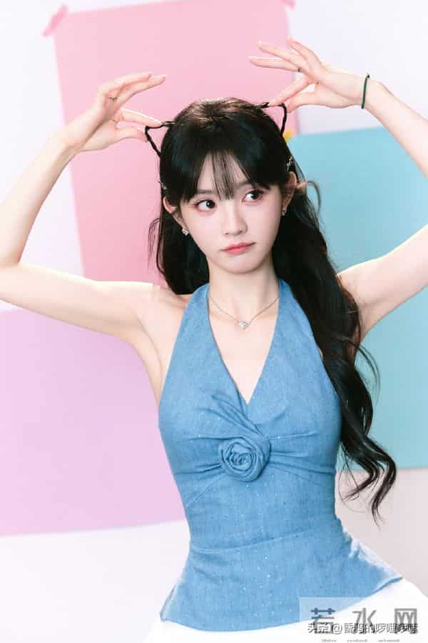 甜妹天花板 vs 四千年美女!田曦薇鞠婧祎谁更受网友喜欢?