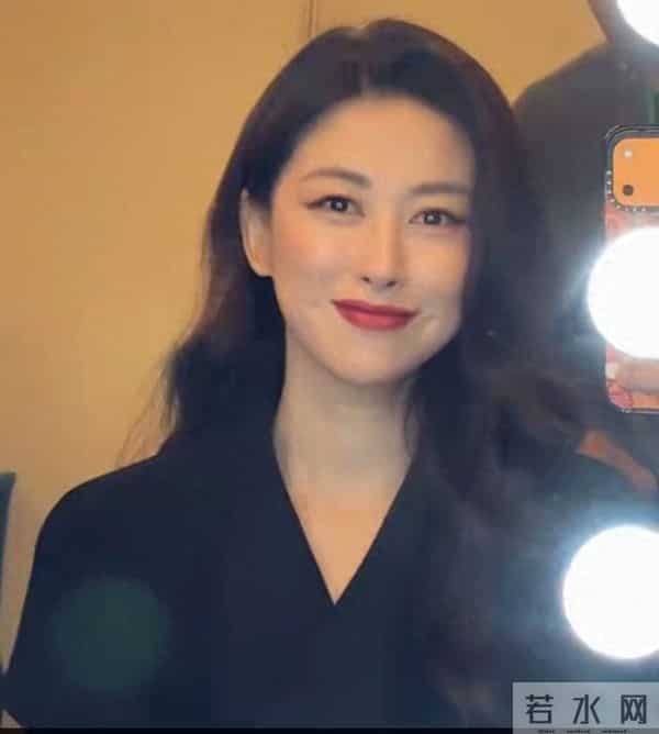 朱珠在高级珠宝活动上的状态简直绝了，被网友狂赞气血足到头顶