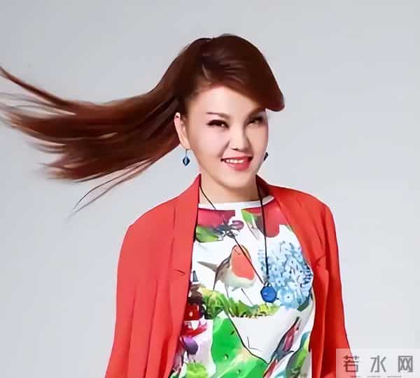 “躲汉子”乌兰图雅:从央视力捧到网友群嘲,42岁再陷陷桃色新闻