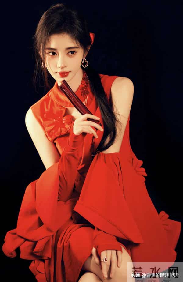 甜妹天花板 vs 四千年美女!田曦薇鞠婧祎谁更受网友喜欢?