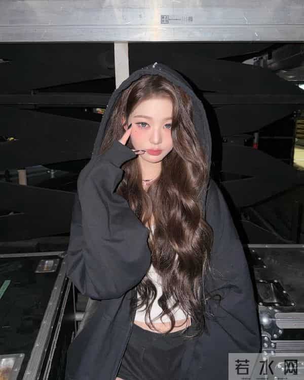 张元英后台美图释出