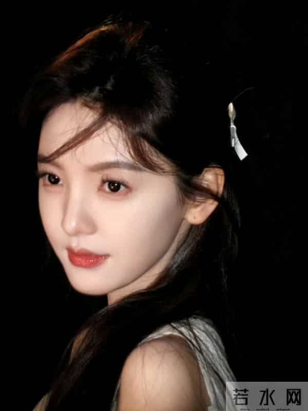 章若楠清新淡雅