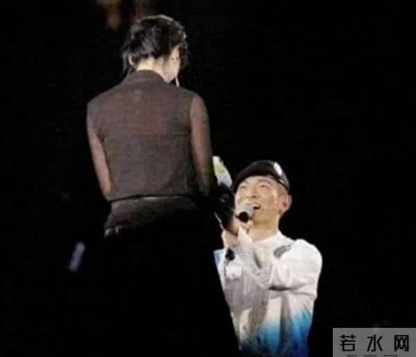 她是香港第一美女，拒绝刘德华求婚后，如今成路人美貌依旧！