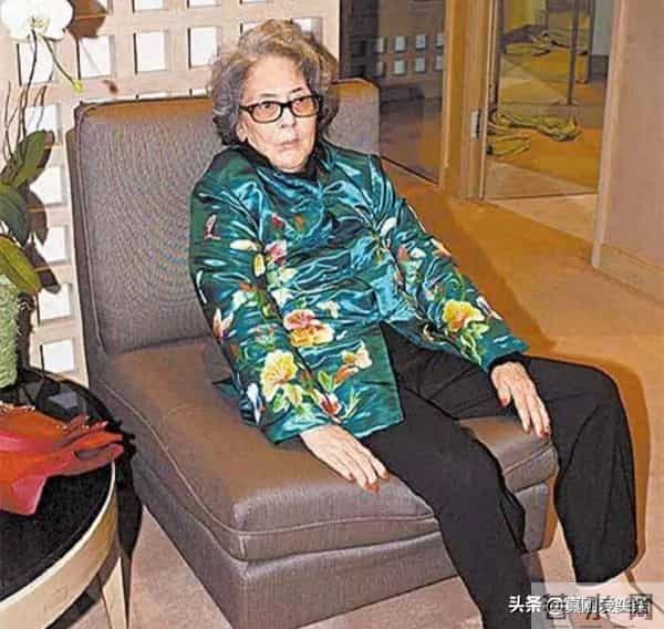 赌王孙女何家文眼中的黎婉华,其实她就是一位普通的中国老太太。