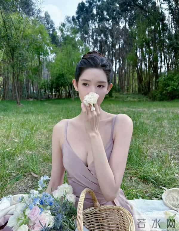 王玉雯，人面桃花具象化了～