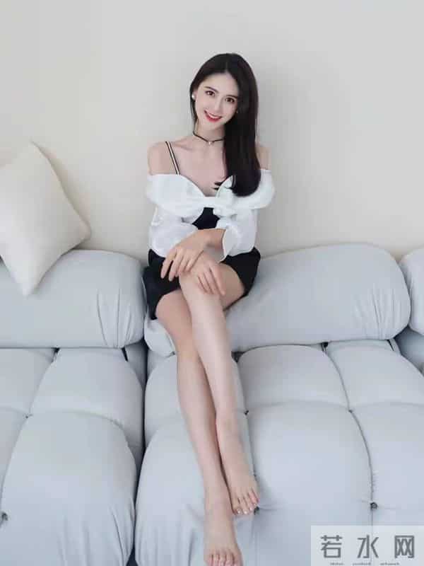 李丹儿光脚丫妆造精选