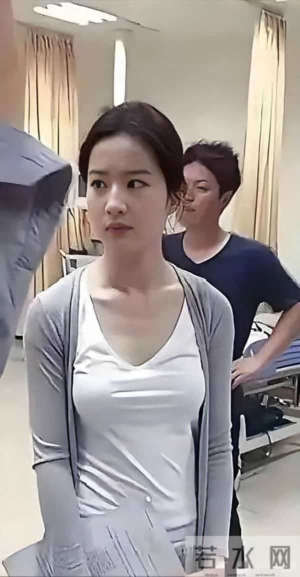 我的天！刘亦菲真人居然长这样？素颜我直接看傻了