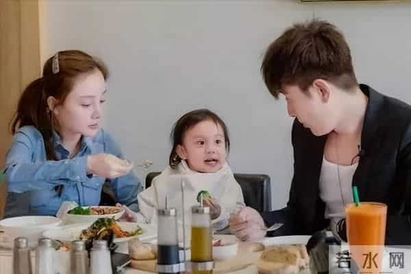 巧合还是蓄谋已久?贾乃亮新直播助理太像前妻,评论区彻底沦陷