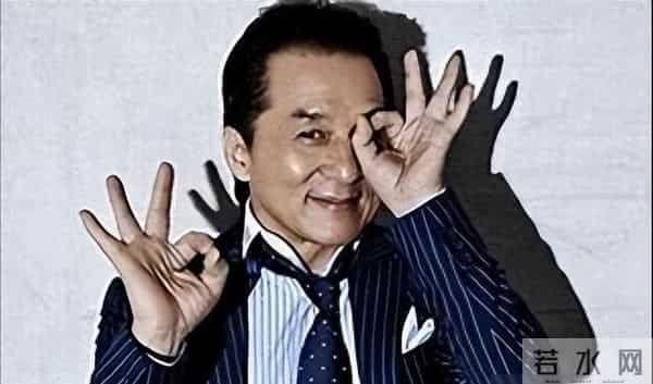 成龙的靠山到底有多硬？曾两次惹怒顶级黑帮大佬，依旧全身而退
