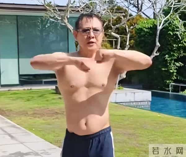 62岁李连杰近况：光膀“证清白”，曾说后事从简，树葬海葬都可以