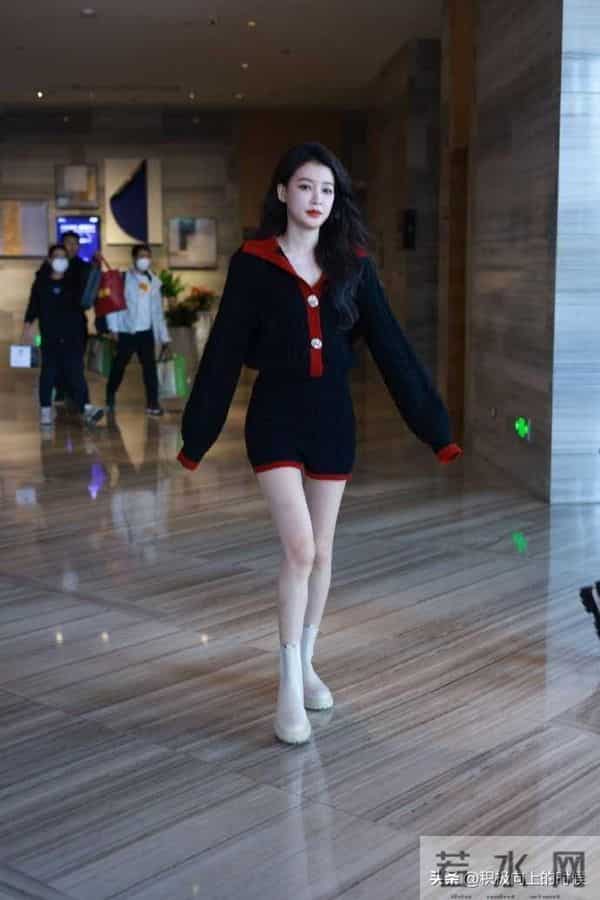 超短热裤+美腿｜孙怡