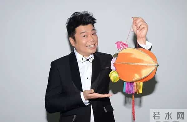 香港知名谐星被偶遇,12月在内地举办个唱,被好友指赚钱多又吝啬