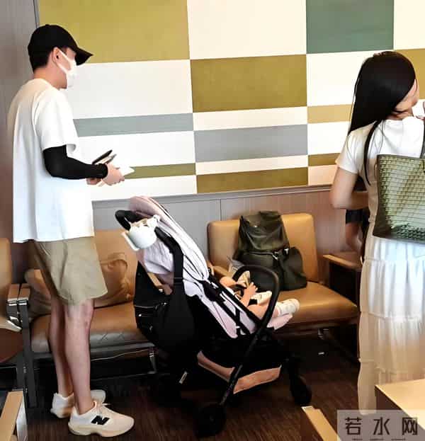 胡歌难得和妻子同框,是不是真爱一目了然!