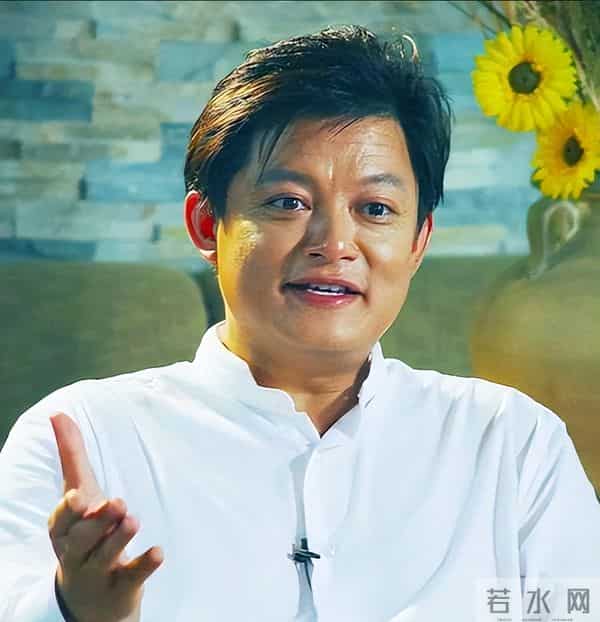 抛弃结婚26年的发妻,转身娶90后女学生,67岁莫华伦如今怎样了?