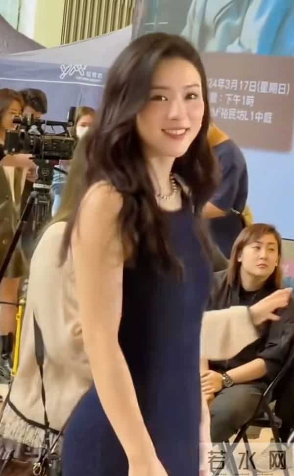 曾志伟的儿媳,真的太美了,活动现场,举手投足间尽显自信