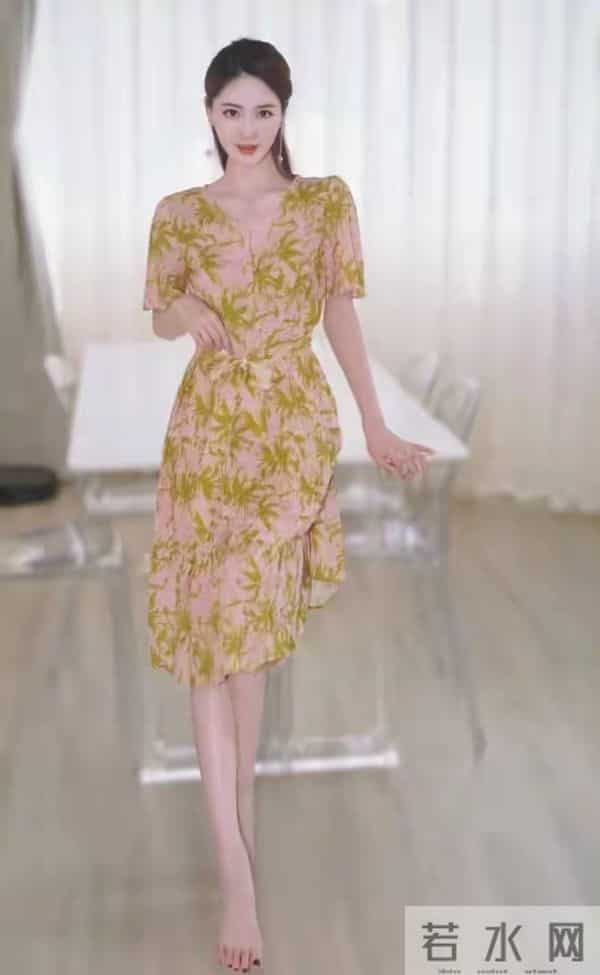 李丹儿光脚丫妆造精选