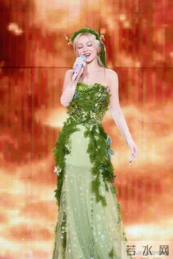 张韶涵的服装造型师绝对对她是真爱，简直太美了！