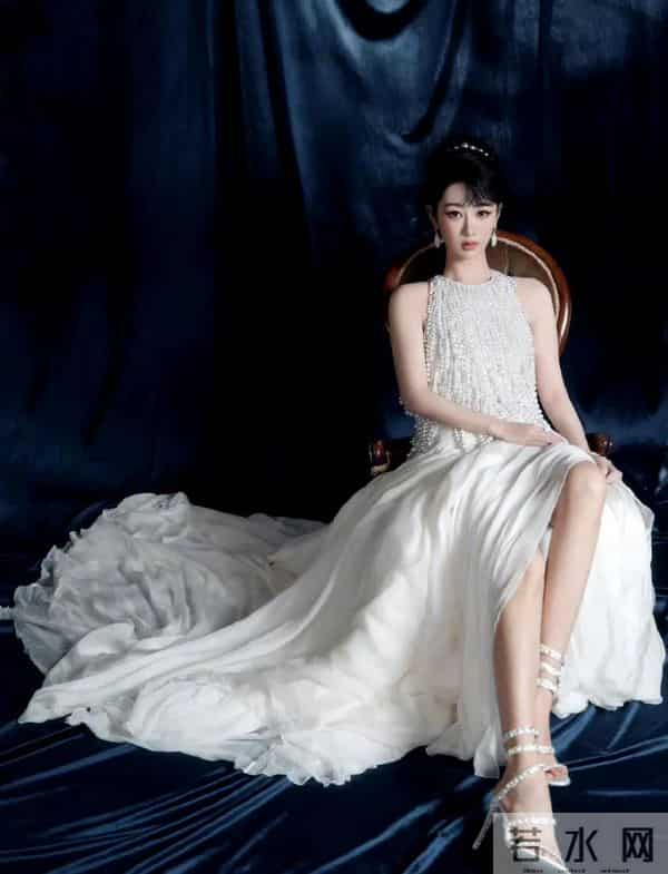 杨紫 生日写真 白色珍珠礼服来自Georges Hobeika 23春夏高定