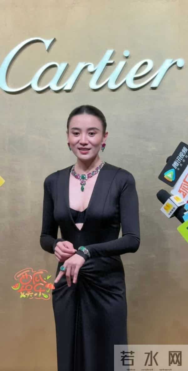 宋佳真是集性感与大气一体的女星 冷艳大气还附带着酷帅！ 真的气质