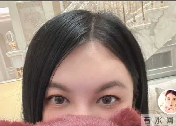 李湘回湖南娘家!父母住大别墅,客厅堆满鲜花,她却不敢露全脸