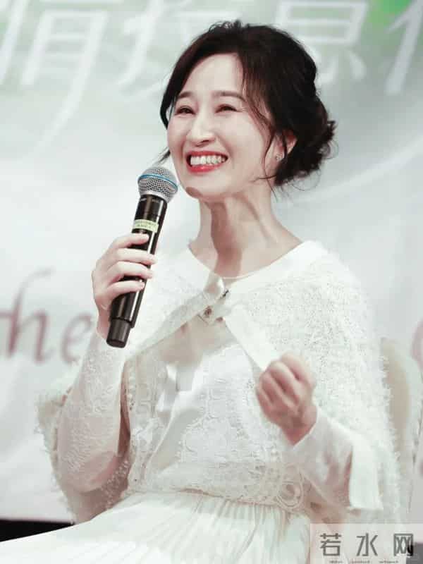 61岁前TVB女星信守20年前承诺,盛装出席粉丝见面会