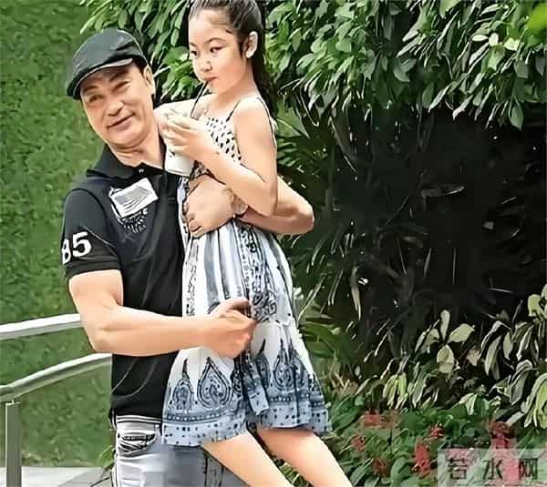 任达华女儿高颜值有才华，21岁180cm超模身材，长相大气舒服