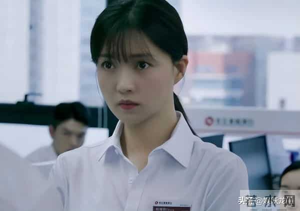 赵宝刚把她“当宝”,孙红雷对她“关爱有加”,48岁她真让人羡慕