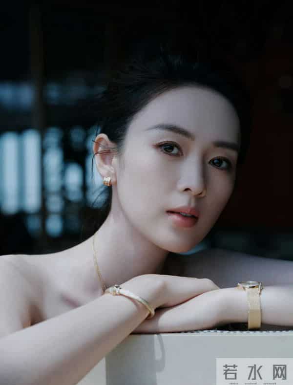 童瑶:白裙倩影,优雅生姿