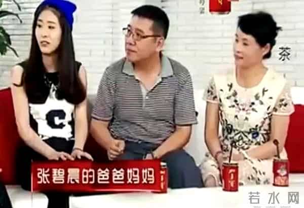 35岁张碧晨罕见晒女儿,5岁Judy腿又长又直,妈妈给她扎哪吒发型