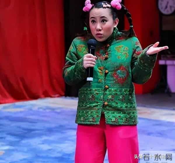 一手好牌打得稀烂！从春晚笑星到县城卖唱，丫蛋的今天怪不了别人