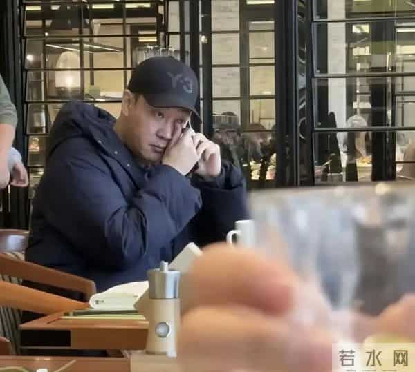 李乃文的笨办法管用，不劝，只把辣锅换成清汤，把香菜挑干净