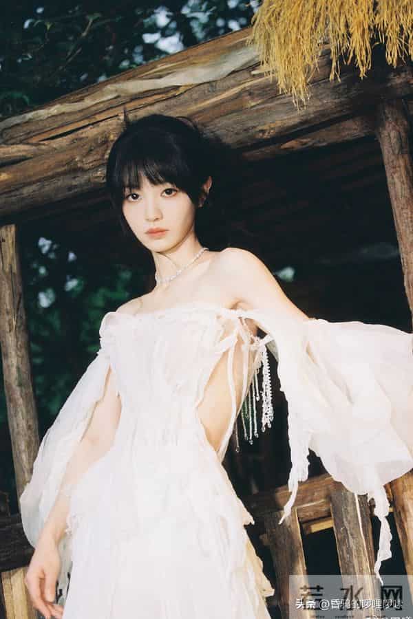 甜妹天花板 vs 四千年美女!田曦薇鞠婧祎谁更受网友喜欢?