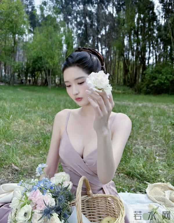 王玉雯，人面桃花具象化了～