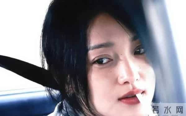 花无百日红!51岁头发花白的周迅,如今的“下场”怪不了别人