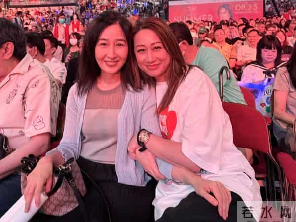 61岁前TVB女星信守20年前承诺,盛装出席粉丝见面会