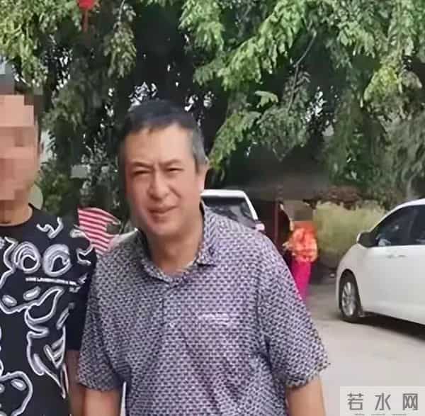 54岁张嘉译海南被偶遇！腰越来越严重了完全没办法站直中年才爆红