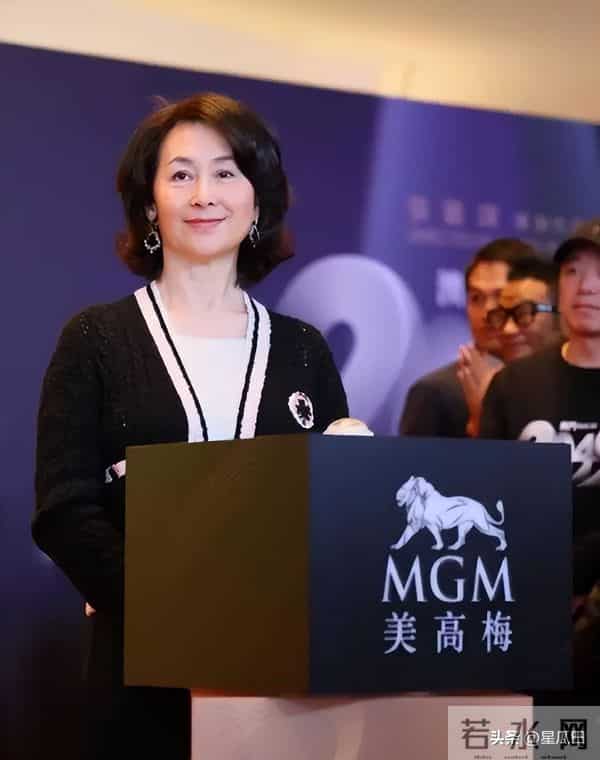 官媒发文,63岁何超琼再破天花板,让许晋亨和整个豪门圈刮目相看!