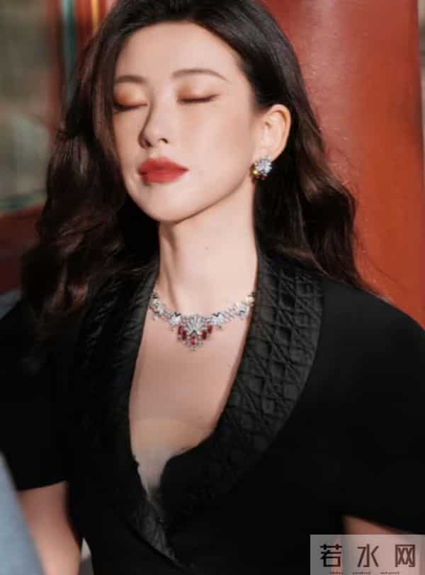 朱珠分享最新美照