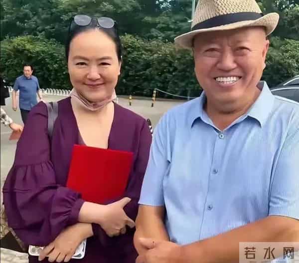 主持人孙小梅现状：59岁发福认不出，和海归丈夫婚后22年依旧恩爱