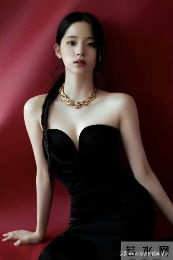 欧阳娜娜 抹胸裙太美了