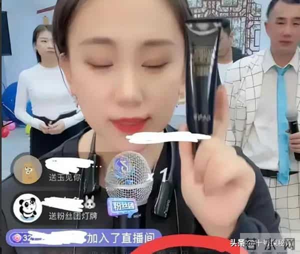 一手好牌打得稀烂！从春晚笑星到县城卖唱，丫蛋的今天怪不了别人