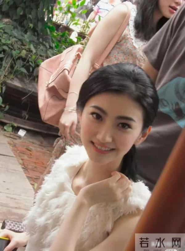 景甜如今被热议,当年清纯照成谜,时代滤镜悄悄改写审美