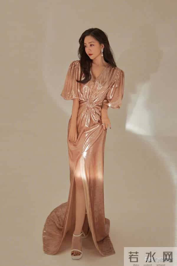 杨蓉这鎏金长裙造型,美到挪不开眼!