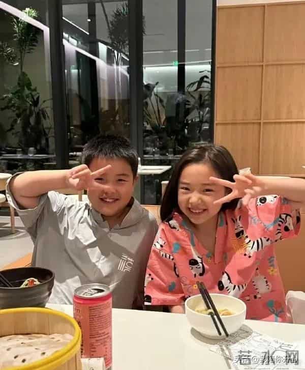 佟大为儿子与董璇女儿同框照曝光!网友:这难道是所谓的青梅竹马