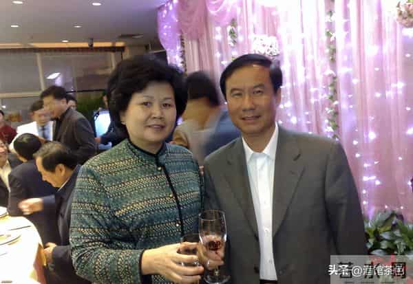 邢志斌主持《新闻联播》28年，退休被疑“晚节不保”，如今怎样了