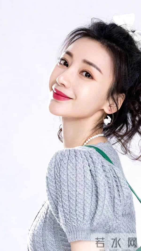 柳岩风格切换太绝了!甜妹辣妹无缝衔接,这穿搭审美我服了