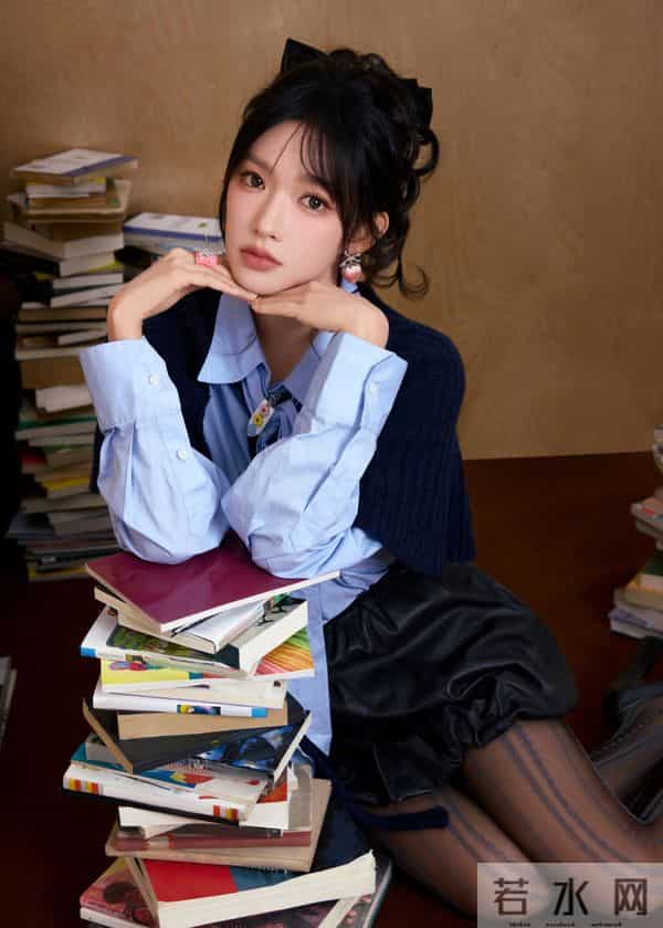 程潇黑丝连衣裙