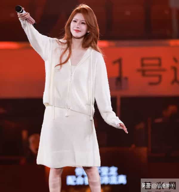 赵露思生日会含泪以为自己再也不能拍戏了 谁知道6套造型直接封神