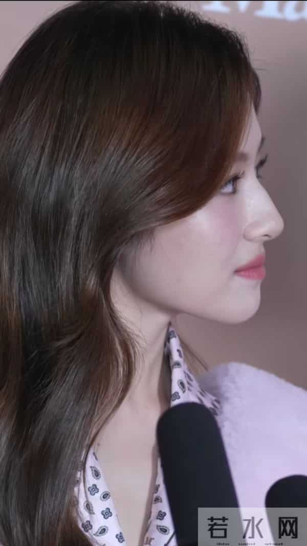 李兰迪这皮肤也太绝了吧,白里透红不说 好细腻清透呀,辨识度也高